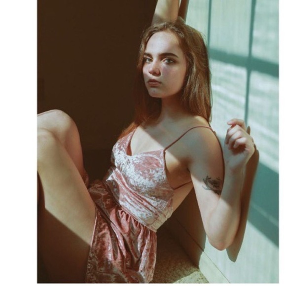 LA Hearts Velvet Romper EUC - Picture 4 of 6